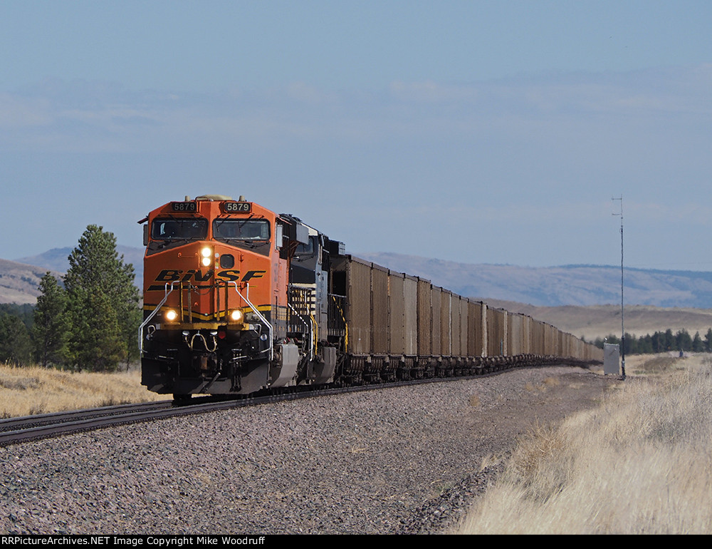 BNSF 5879